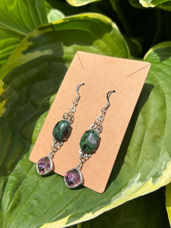 Jewelry - Ruby zoisite earrings.
